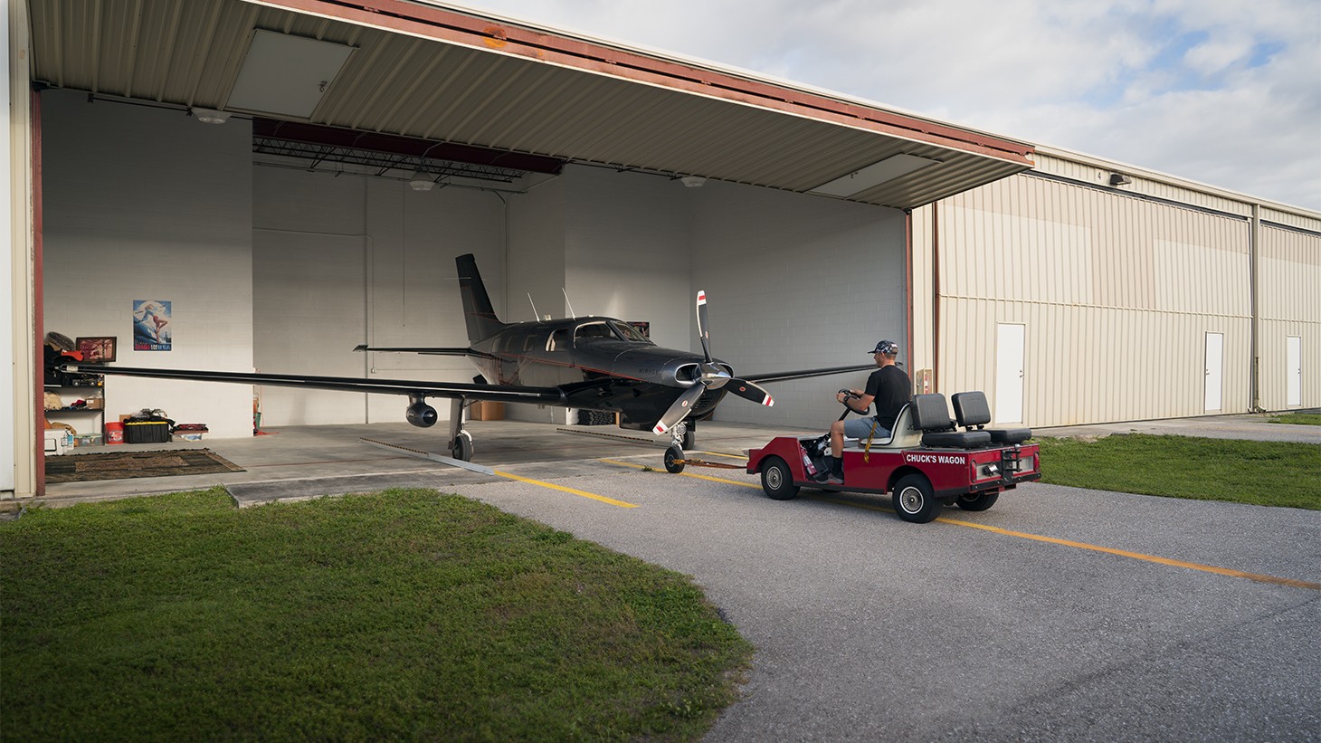 Morgan Hoffmann piloting his own plane on the way to a PGA TOUR event