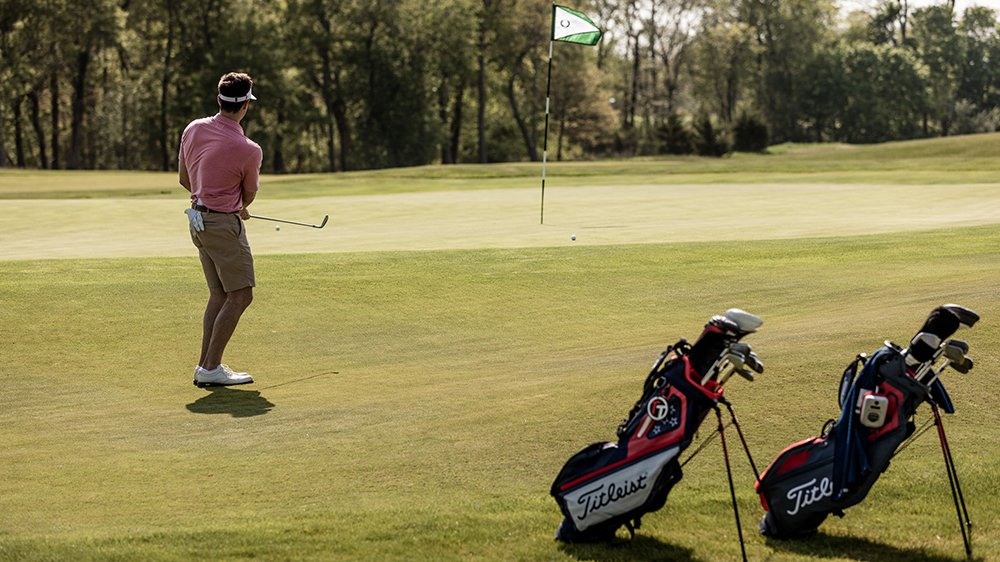 อุปสรรคทราย และลม ทำให้สนามแห่งนี้ เป็นสนามแบบลิ้งค์คอร์สที่สมบูรณ์แบบ พื้นที่รอบกรีนของสนามแห่งนี้ ให้นักกอล์ฟมีทางเลือกในการเล่นที่หลากหลาย และให้รางวัลกับผู้เล่นที่มีจินตนาการ