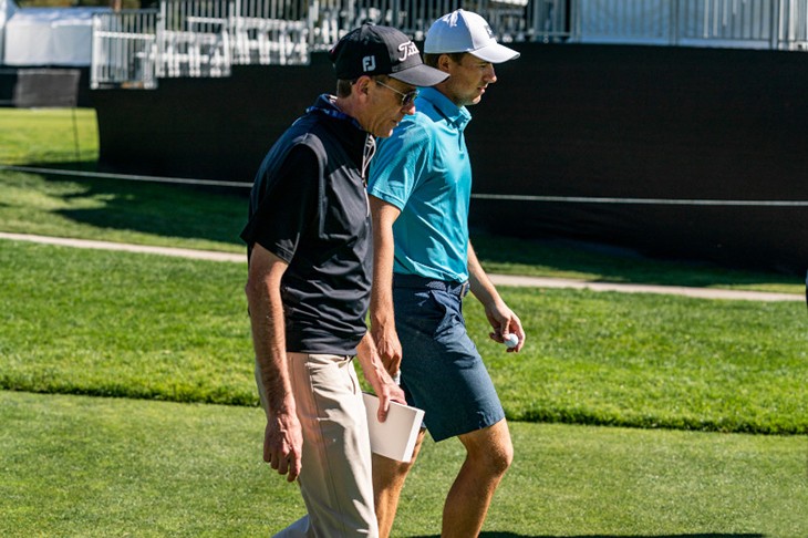 Anfang dieses Jahres besuchte Fordie Pitt den Titleist-Markenbotschafter Jordan Spieth im Riviera Country Club, wo er die neuen Pro V1- und Pro V1x-Modelle auf Herz und Nieren prüfte.