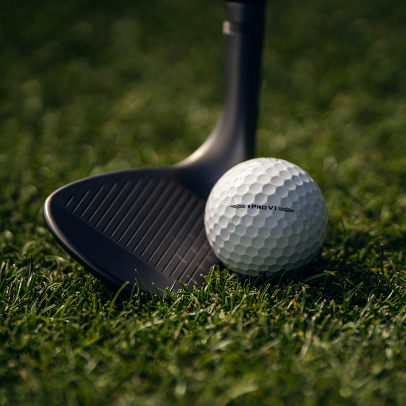 Pro V1 Left Dot features a soft cast urethane cover.