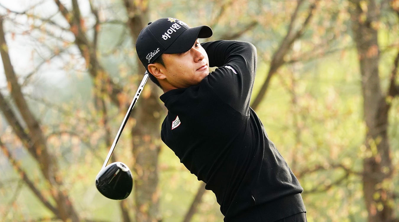 Moogon Baek, Titleist Golf Ambassador