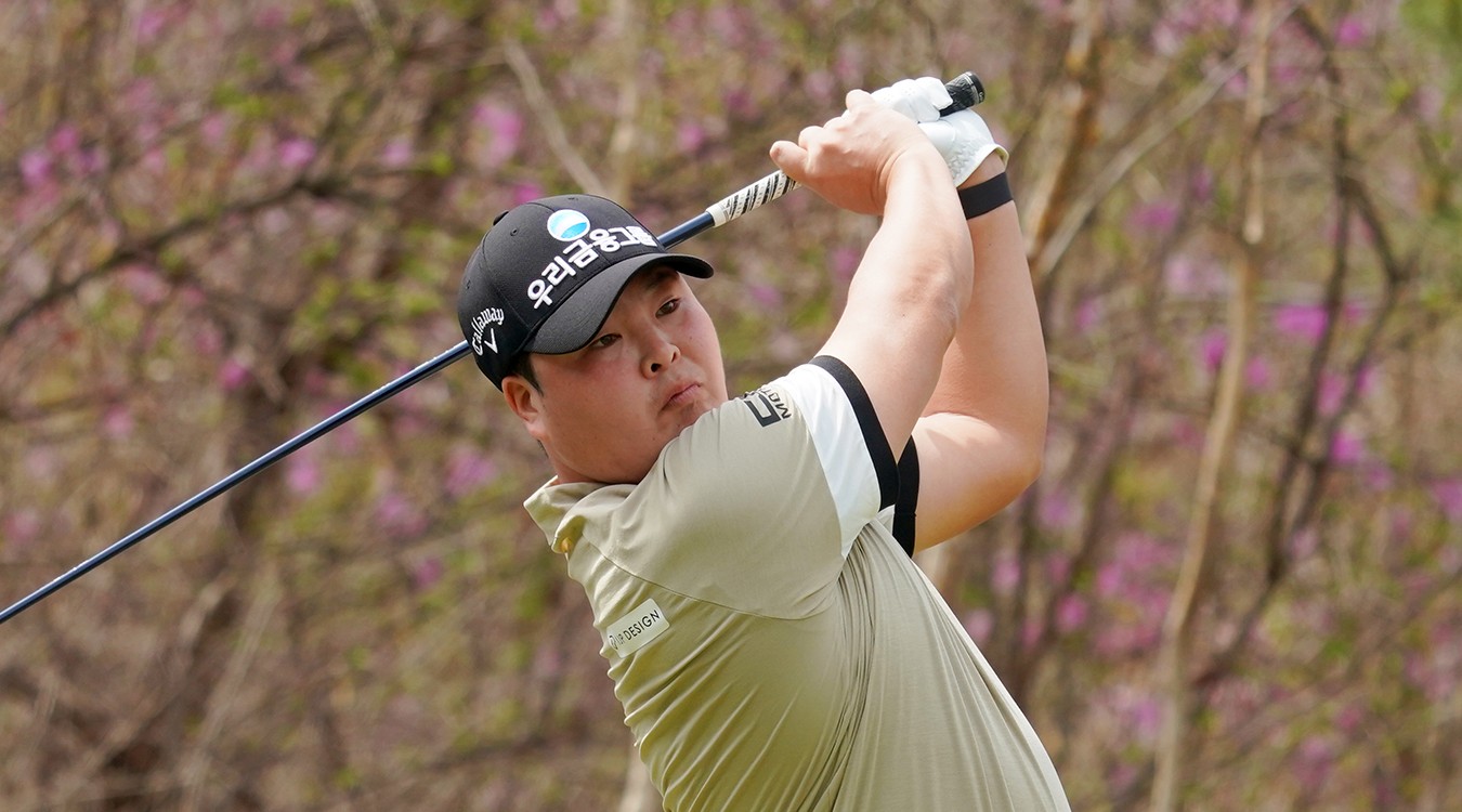 Junggon Hwang, Titleist Golfer