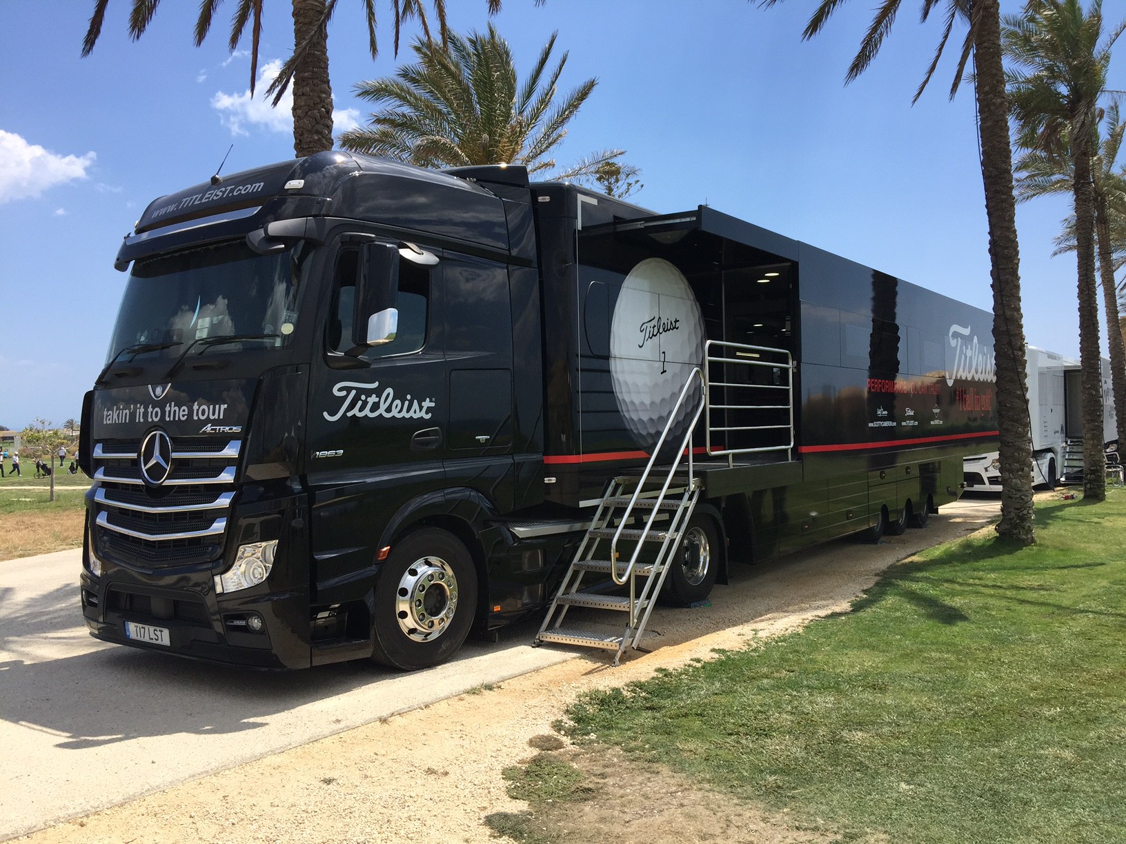 Titleist tourbuss