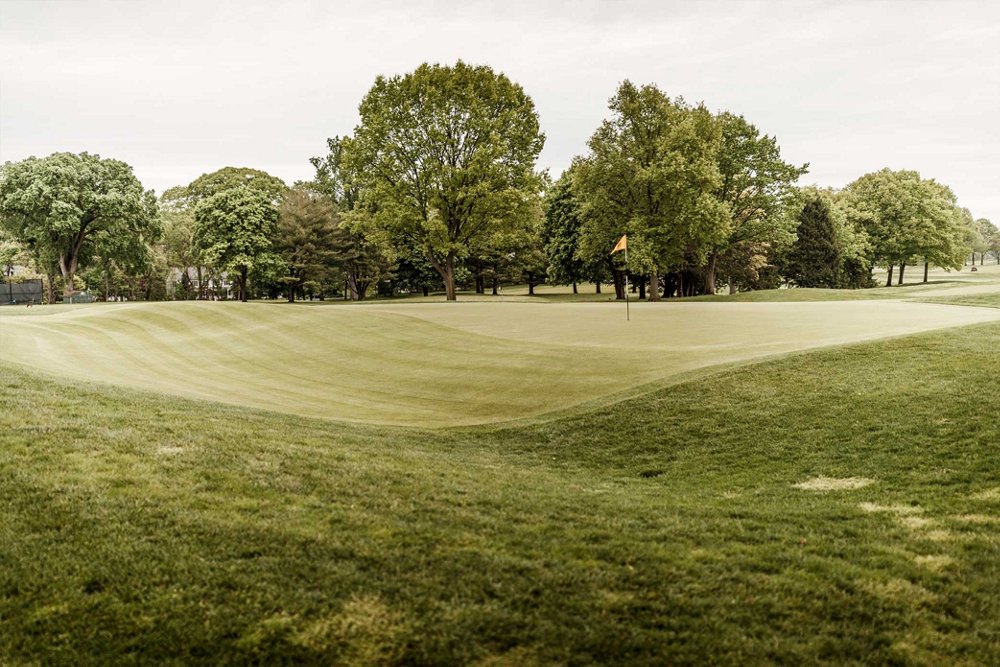 Nassau’s pro at the time, Jim Maiden, had known Bobby from his days at East Lake in Atlanta where his brother, Stuart Maiden, was a professional. Nassau CC historians tell us that Maiden named his putter “Calamity Jane” for, “what greater calamity can befall a golfer than a short putt missed and what greater averter of a calamity could there be than a long putt holed.”
