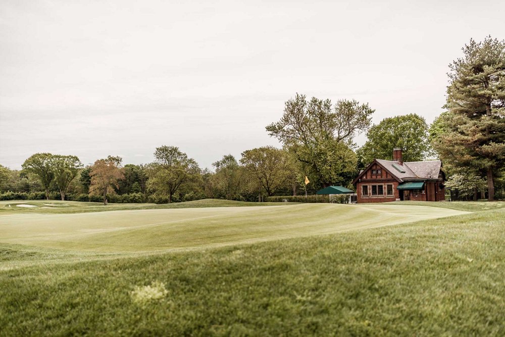 The 18th green at Nassau Country Club. It was here that Bobby Jones rolled his first putts with “Calamity Jane”, the putter he would use to capture the Grand Slam in 1930.